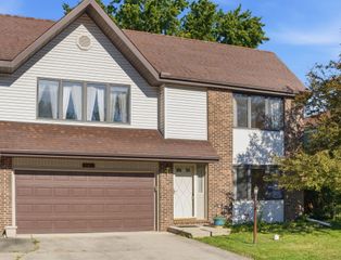 903 Hampton Court, Valparaiso, IN 46383
