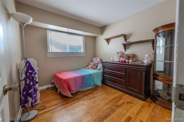 8935 Lincoln Street, Taylor, MI 48180