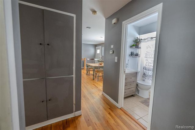 8935 Lincoln Street, Taylor, MI 48180