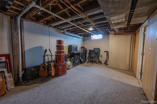 8935 Lincoln Street, Taylor, MI 48180