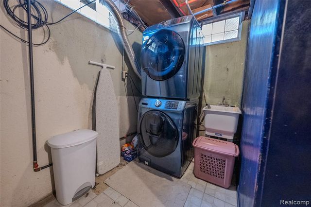 8935 Lincoln Street, Taylor, MI 48180