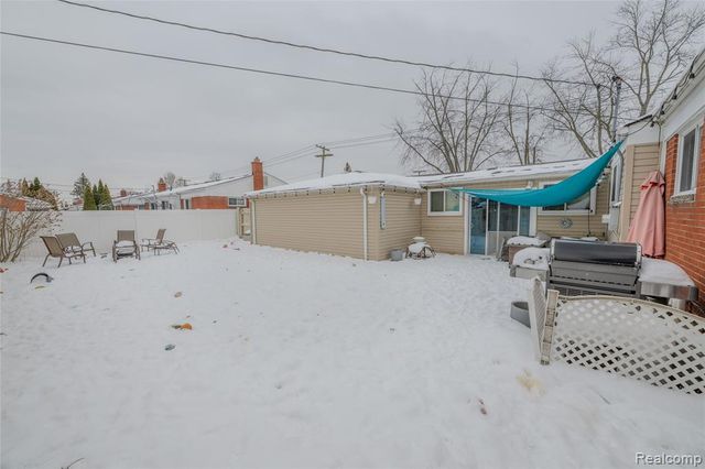 8935 Lincoln Street, Taylor, MI 48180