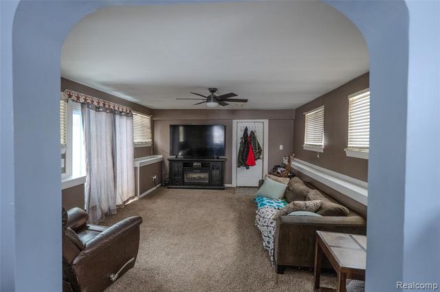 8935 Lincoln Street, Taylor, MI 48180