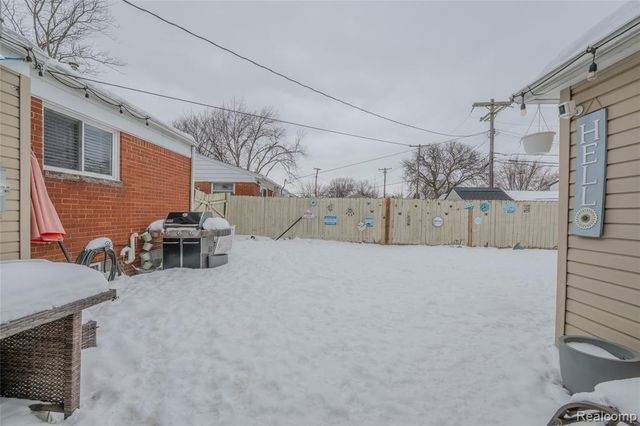 8935 Lincoln Street, Taylor, MI 48180