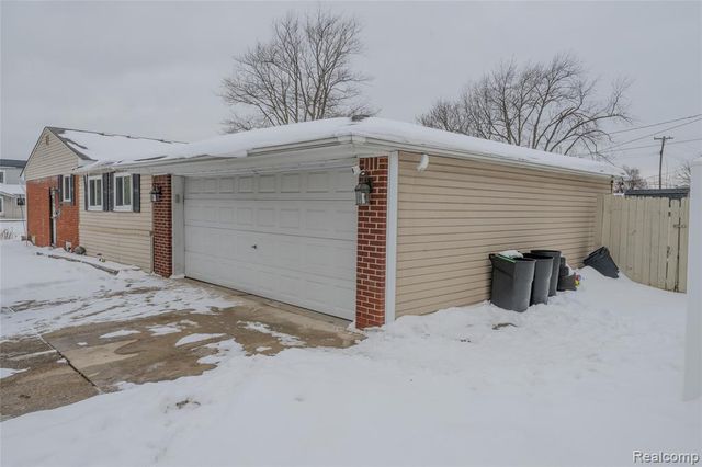 8935 Lincoln Street, Taylor, MI 48180