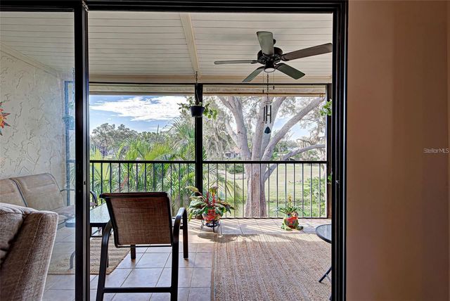 656 BIRD BAY CIRCLE 11, Venice, FL 34285