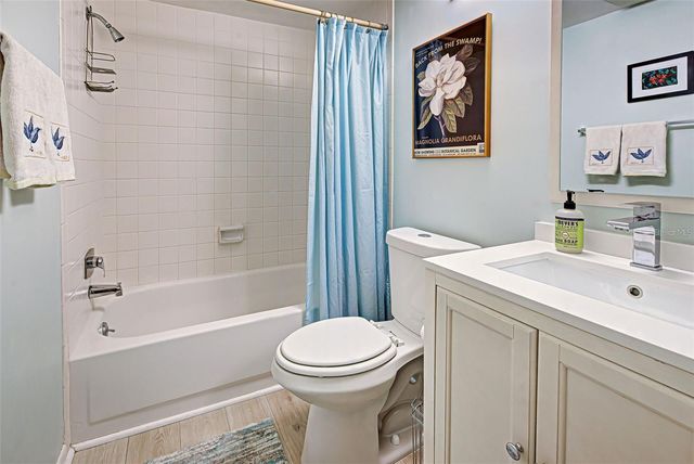 656 BIRD BAY CIRCLE 11, Venice, FL 34285