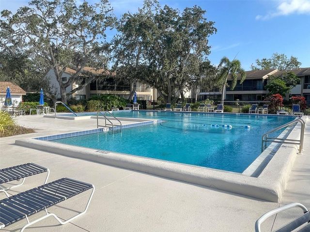 656 BIRD BAY CIRCLE 11, Venice, FL 34285