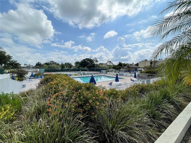656 BIRD BAY CIRCLE 11, Venice, FL 34285