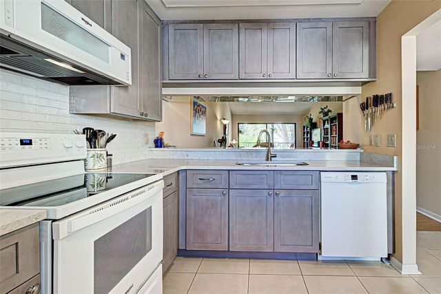 656 BIRD BAY CIRCLE 11, Venice, FL 34285