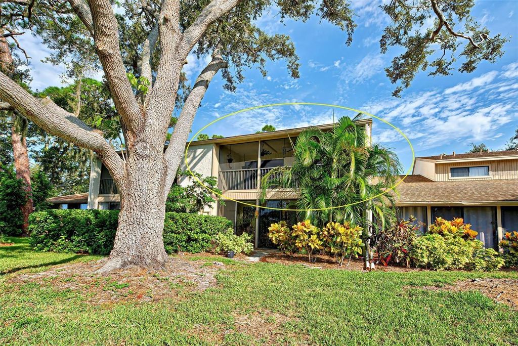 Image 2 of property listing at 656 BIRD BAY CIRCLE 11, Venice, FL 34285