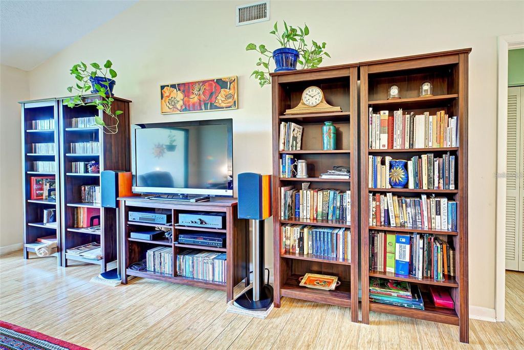 Image 19 of property listing at 656 BIRD BAY CIRCLE 11, Venice, FL 34285