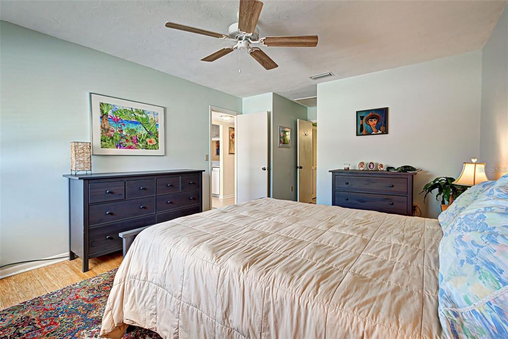 Image 28 of property listing at 656 BIRD BAY CIRCLE 11, Venice, FL 34285