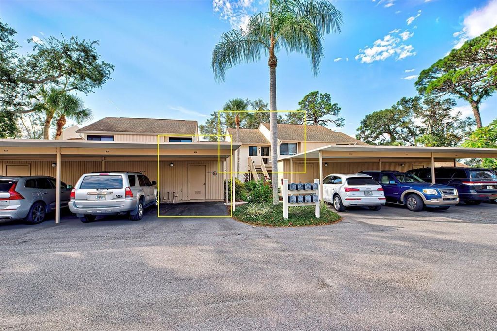 Image 4 of property listing at 656 BIRD BAY CIRCLE 11, Venice, FL 34285