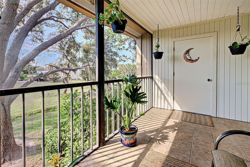 Image 36 of property listing at 656 BIRD BAY CIRCLE 11, Venice, FL 34285