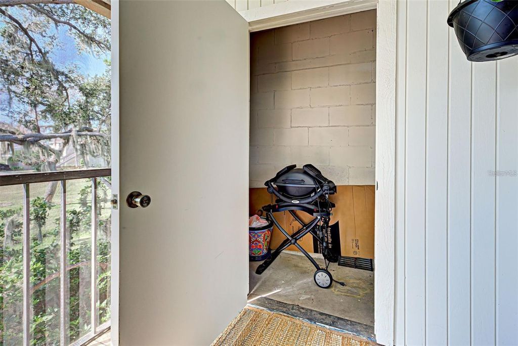 Image 37 of property listing at 656 BIRD BAY CIRCLE 11, Venice, FL 34285