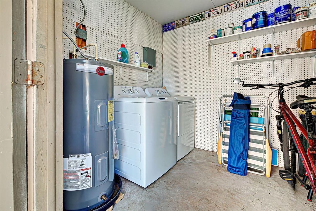 Image 40 of property listing at 656 BIRD BAY CIRCLE 11, Venice, FL 34285