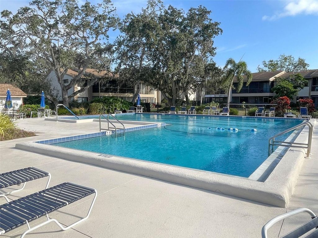 Image 42 of property listing at 656 BIRD BAY CIRCLE 11, Venice, FL 34285