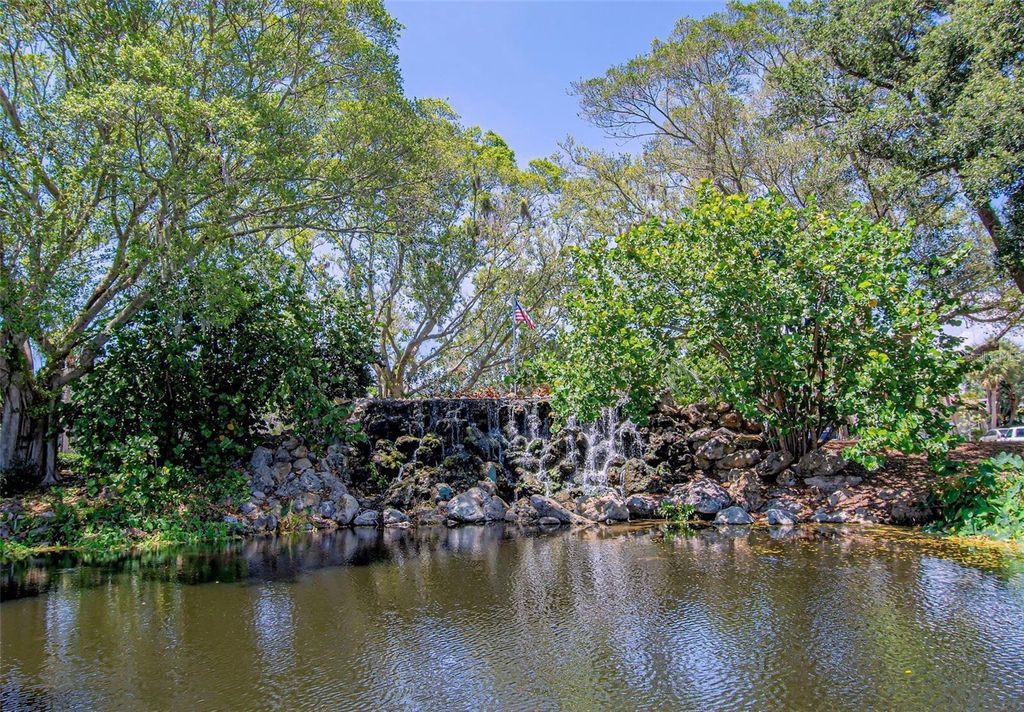 Image 45 of property listing at 656 BIRD BAY CIRCLE 11, Venice, FL 34285