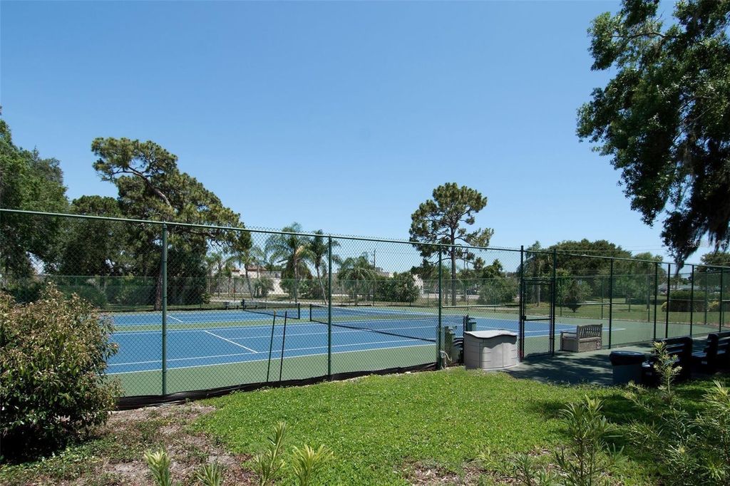 Image 53 of property listing at 656 BIRD BAY CIRCLE 11, Venice, FL 34285
