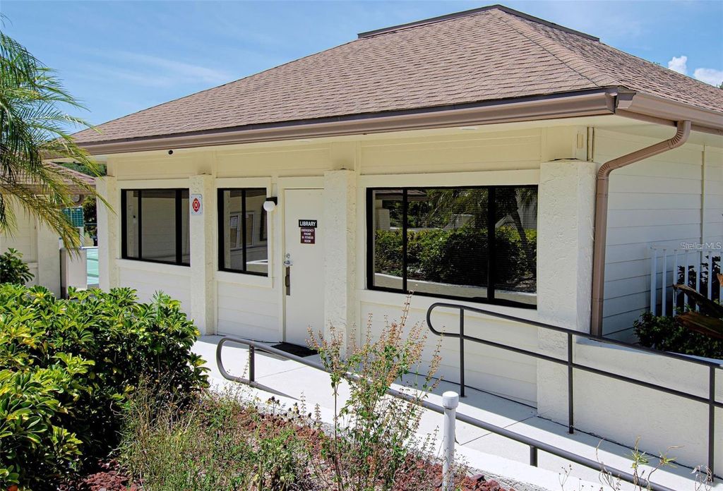 Image 57 of property listing at 656 BIRD BAY CIRCLE 11, Venice, FL 34285