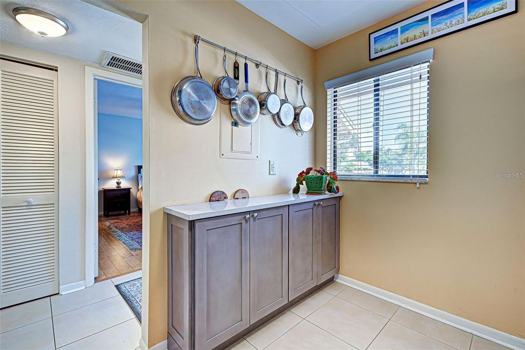 Image 10 of property listing at 656 BIRD BAY CIRCLE 11, Venice, FL 34285