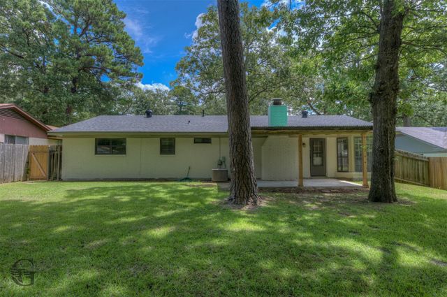 8866 Hedges Drive, Shreveport, LA 71118