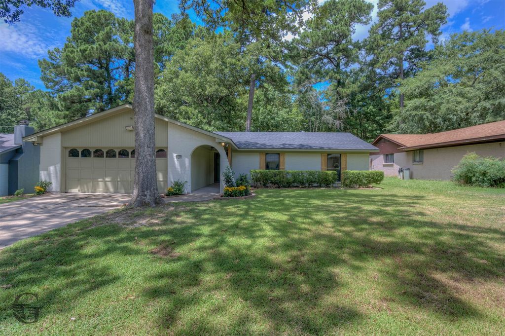 8866 Hedges Drive, Shreveport, LA 71118