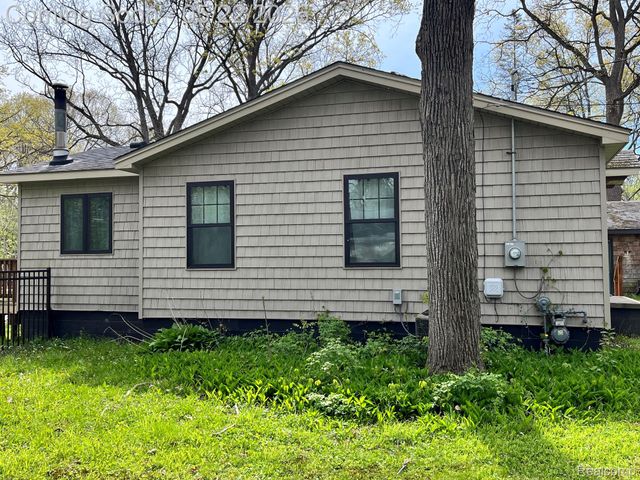 5036 Woodland Lane, East China Township, MI 48054