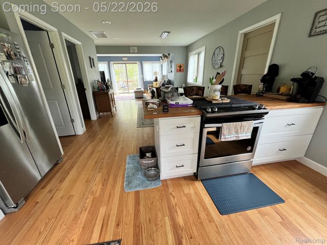 5036 Woodland Lane, East China Township, MI 48054