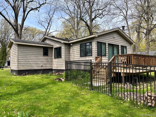 5036 Woodland Lane, East China Township, MI 48054