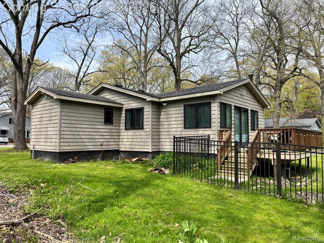 5036 Woodland Lane, East China Township, MI 48054