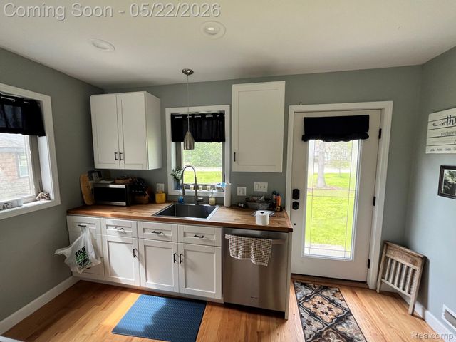 5036 Woodland Lane, East China Township, MI 48054