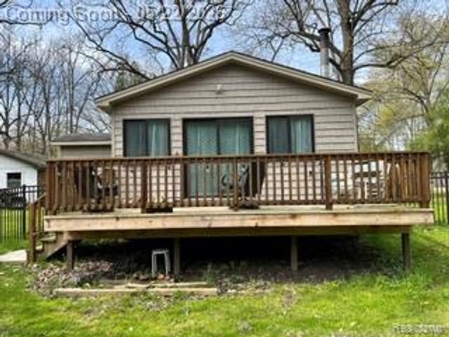 5036 Woodland Lane, East China Township, MI 48054