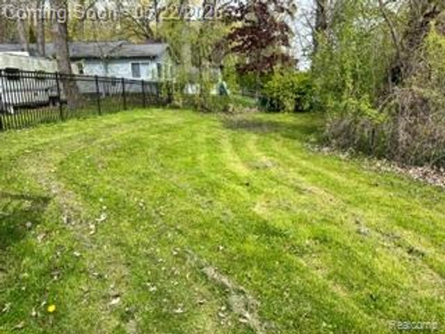 5036 Woodland Lane, East China Township, MI 48054