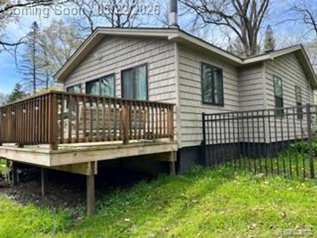 5036 Woodland Lane, East China Township, MI 48054