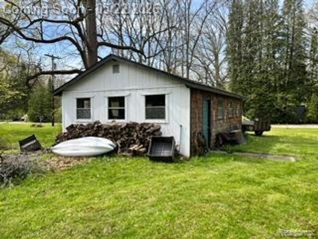 5036 Woodland Lane, East China Township, MI 48054