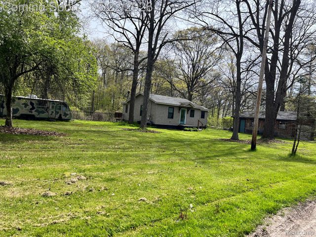 5036 Woodland Lane, East China Township, MI 48054