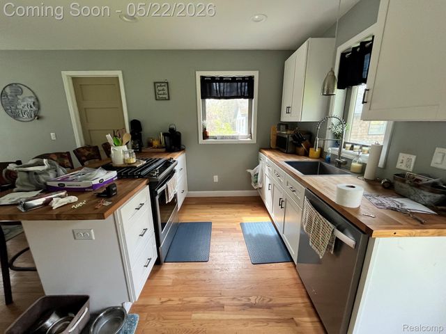 5036 Woodland Lane, East China Township, MI 48054