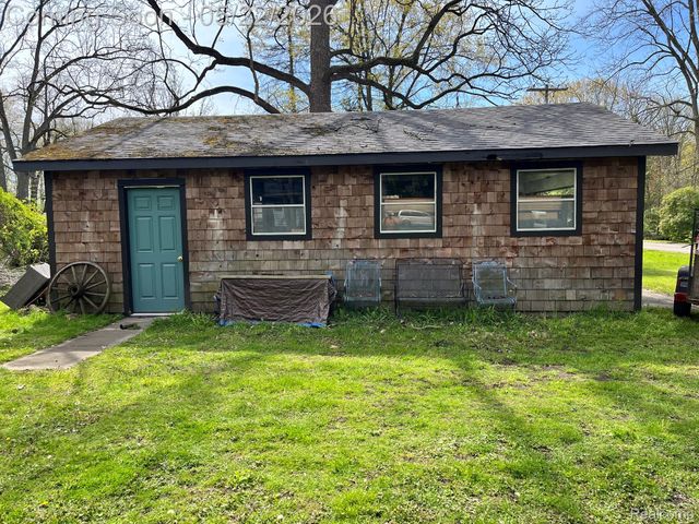 5036 Woodland Lane, East China Township, MI 48054
