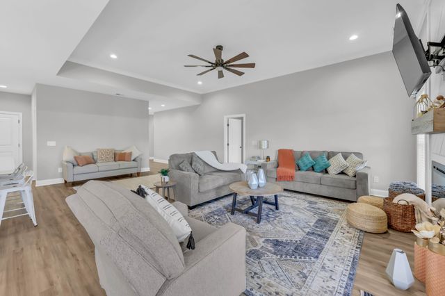 814 Willowicke Dr, Clarksville, TN 37043