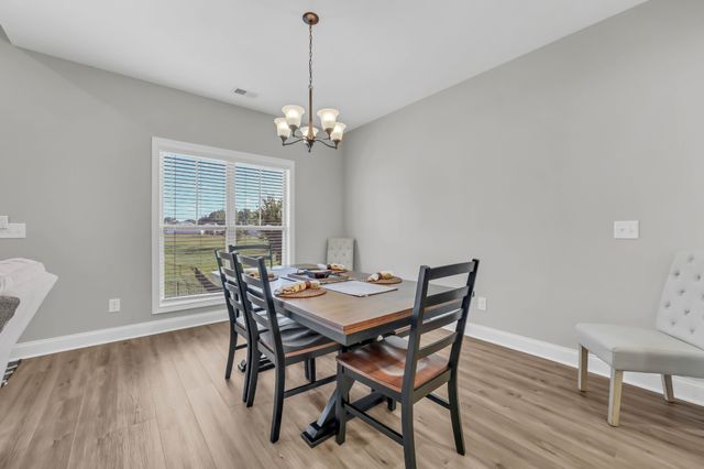 814 Willowicke Dr, Clarksville, TN 37043