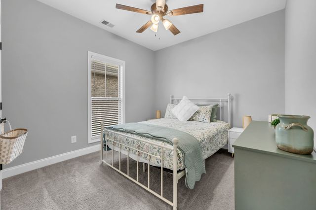 814 Willowicke Dr, Clarksville, TN 37043