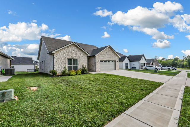 814 Willowicke Dr, Clarksville, TN 37043
