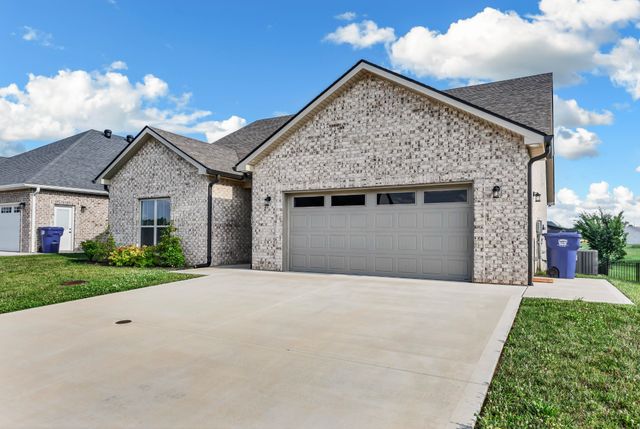 814 Willowicke Dr, Clarksville, TN 37043