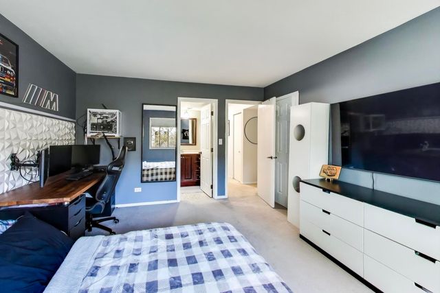 111 W Brandon Court E24, Palatine, IL 60067