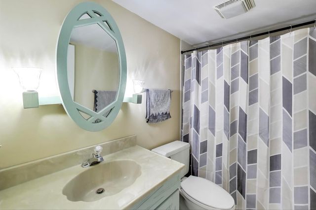 111 W Brandon Court E24, Palatine, IL 60067