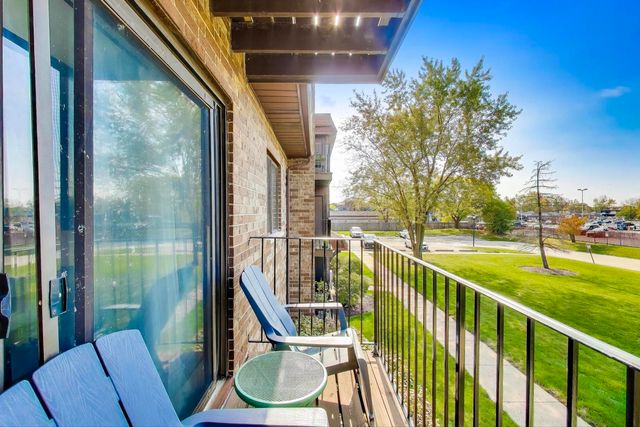 111 W Brandon Court E24, Palatine, IL 60067