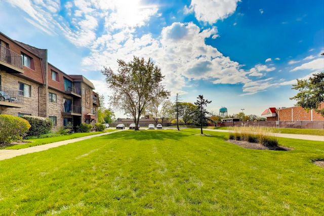 111 W Brandon Court E24, Palatine, IL 60067