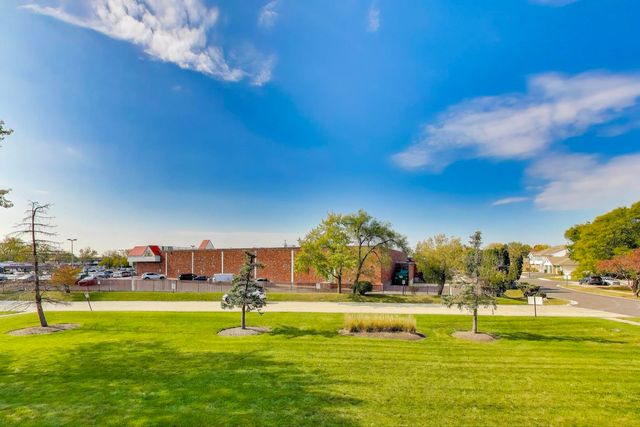 111 W Brandon Court E24, Palatine, IL 60067
